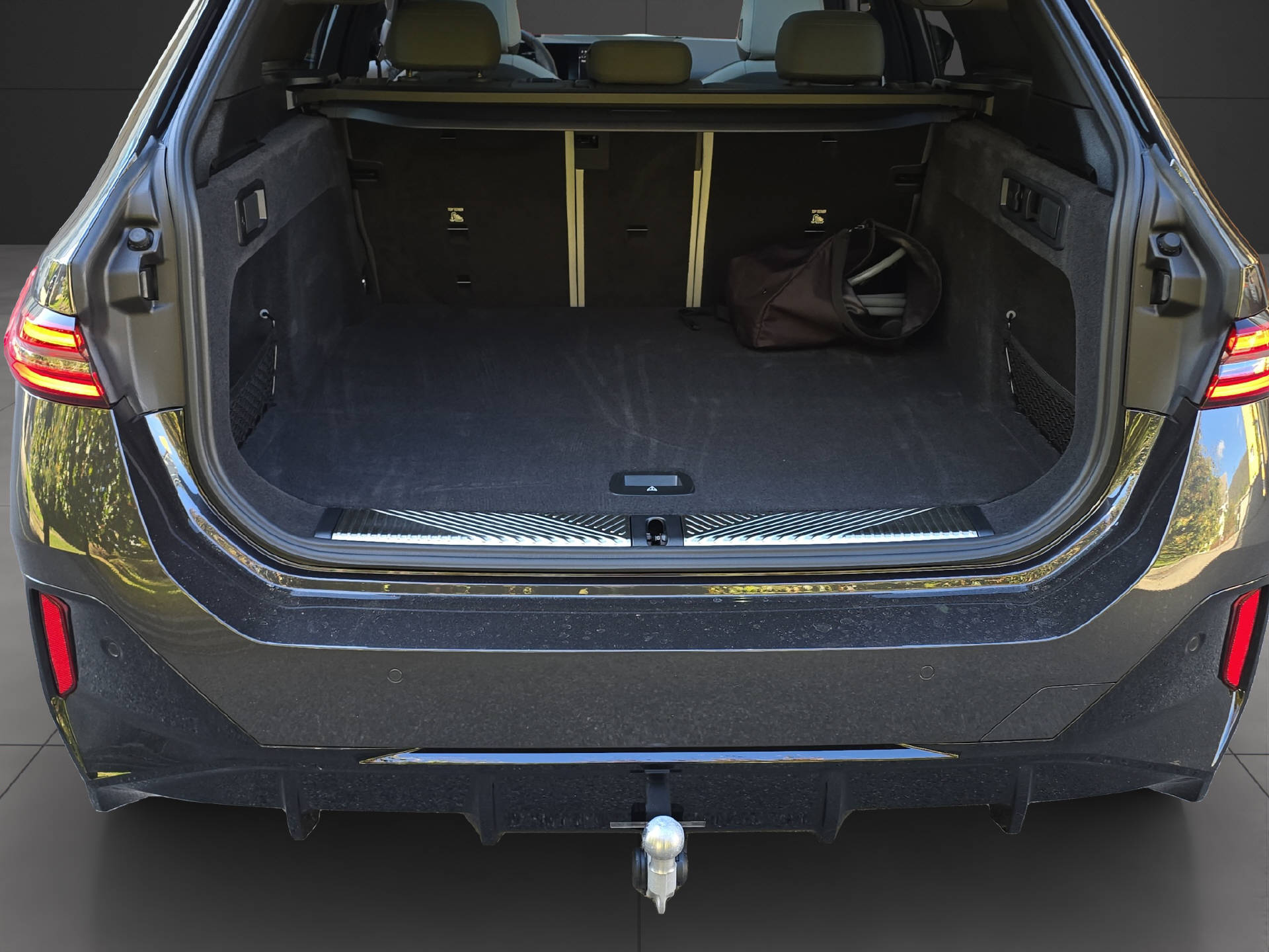 BMW i5 M60 xDrive Touring ** Leasingaktion 2,9% // 2'000 kg Anhängelast **-image-12