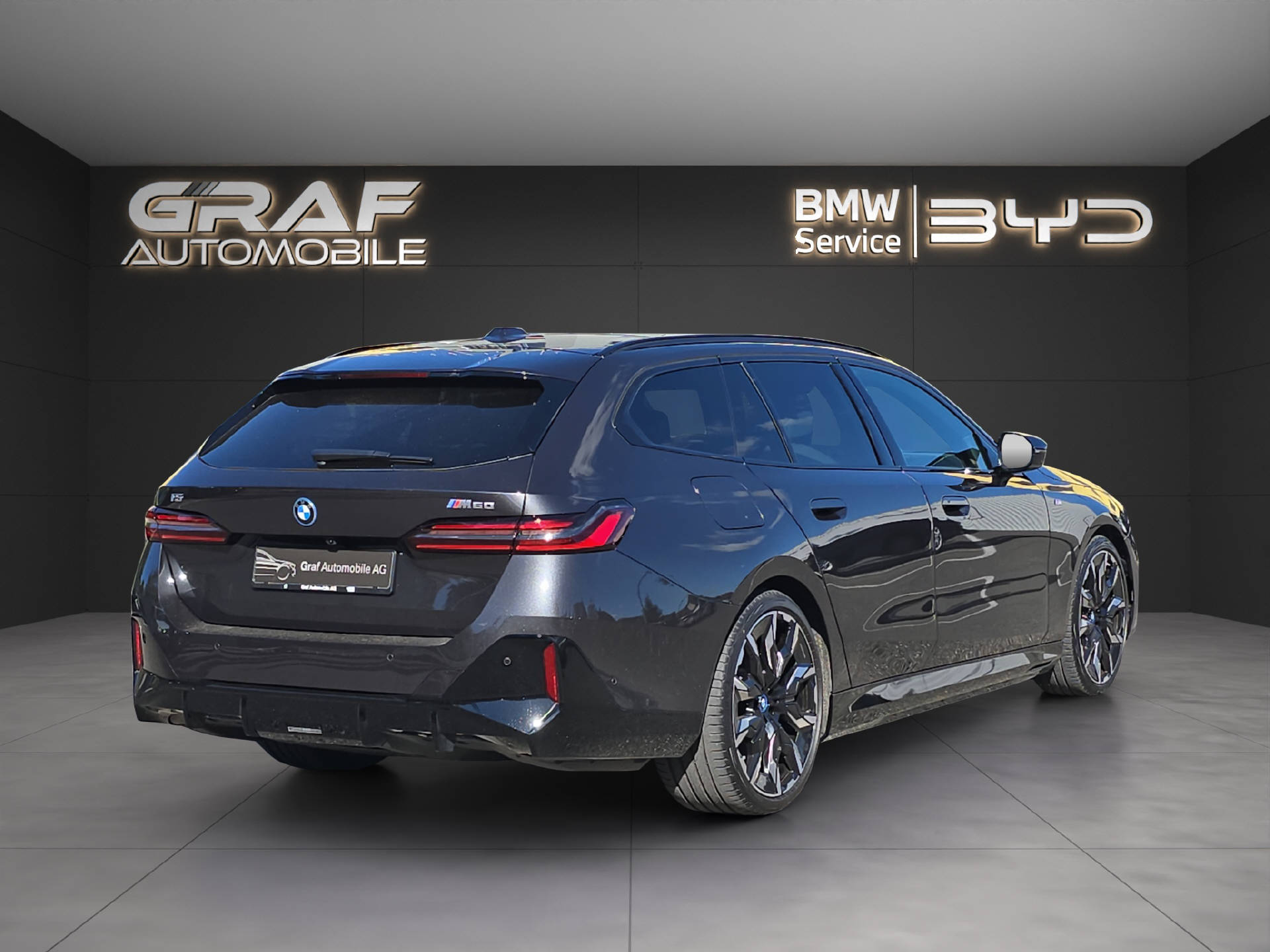 BMW i5 M60 xDrive Touring ** Leasingaktion 2,9% // 2'000 kg Anhängelast **-image-4