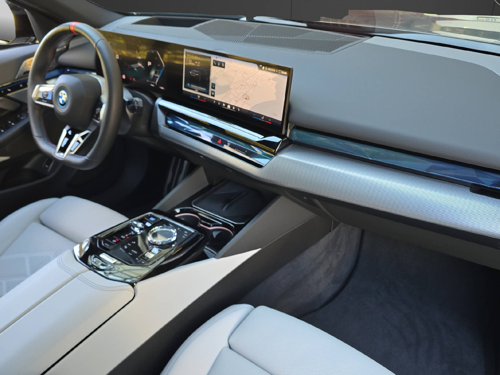 BMW i5 M60 xDrive Touring ** Leasingaktion 2,9% // 2'000 kg Anhängelast **-image-10