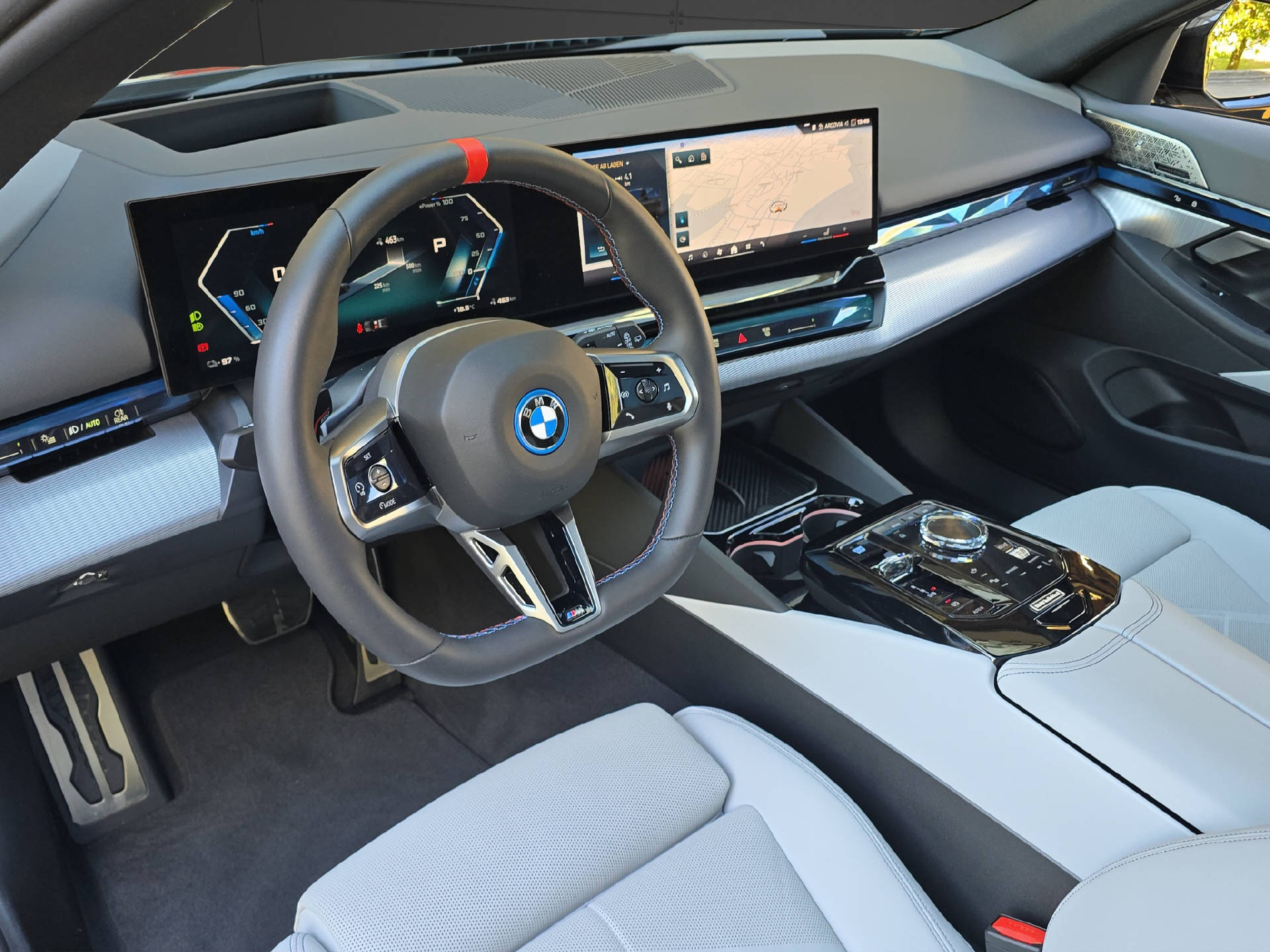 BMW i5 M60 xDrive Touring ** Leasingaktion 2,9% // 2'000 kg Anhängelast **-image-7