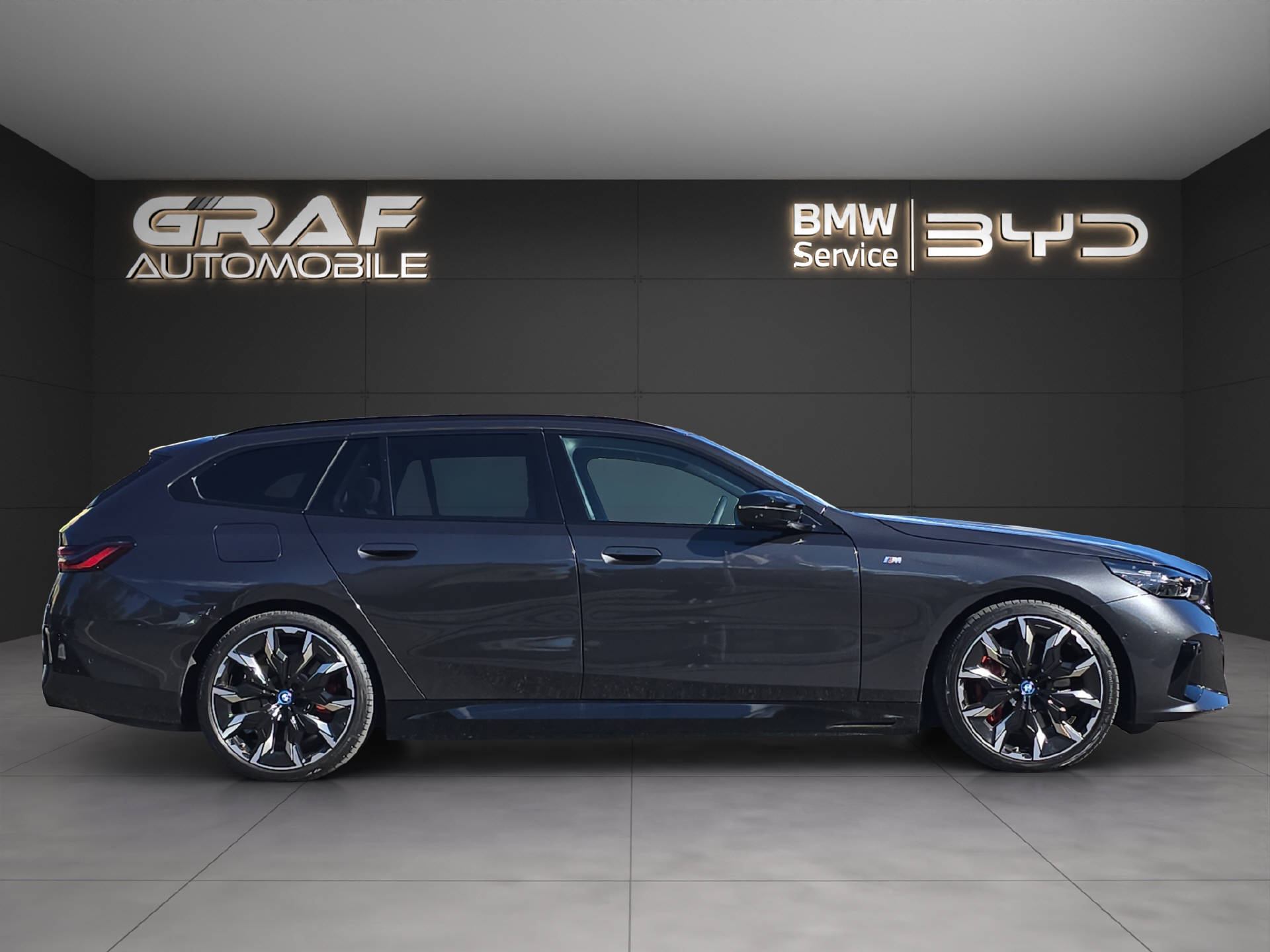 BMW i5 M60 xDrive Touring ** Leasingaktion 2,9% // 2'000 kg Anhängelast **-image-3