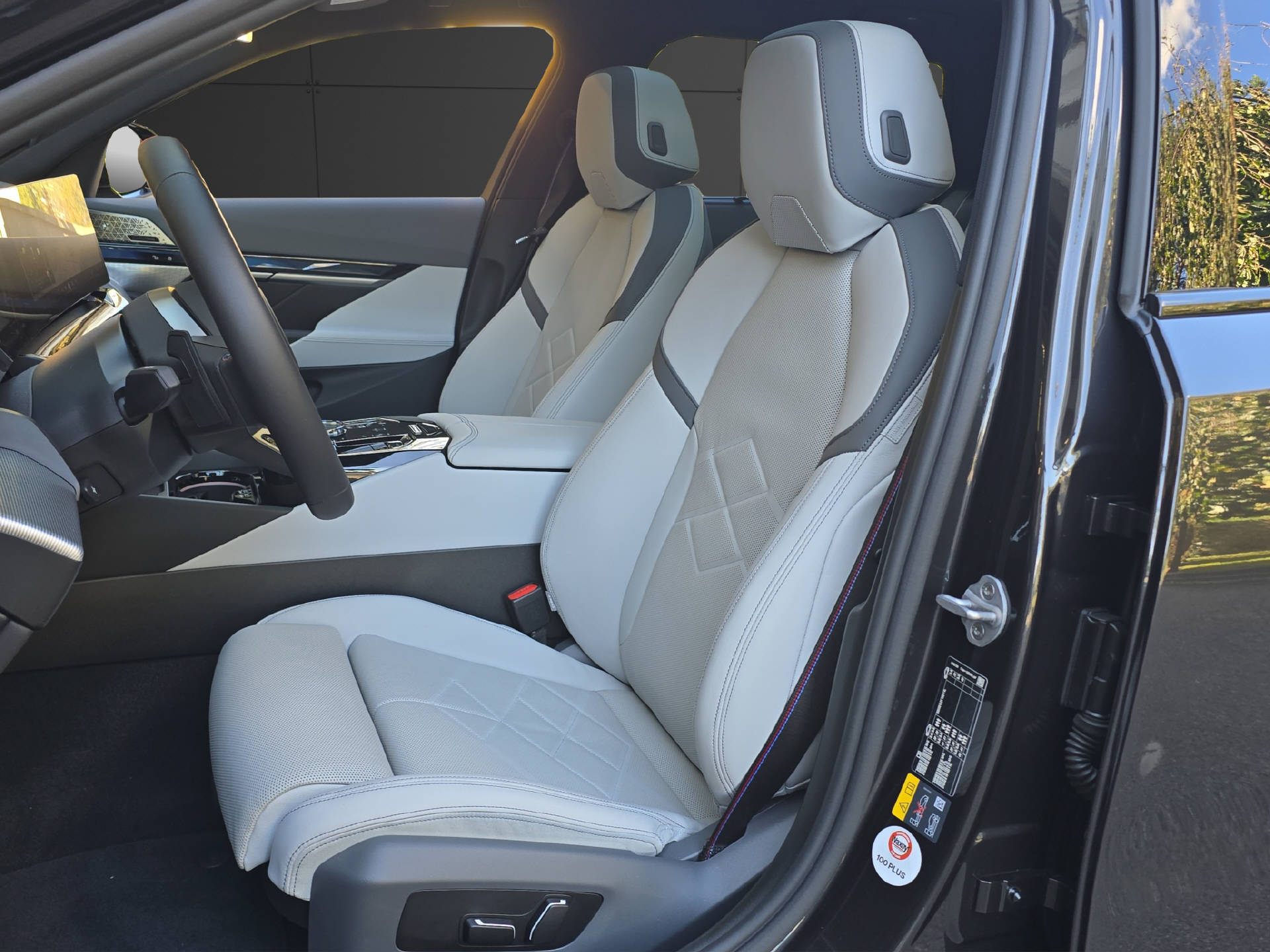 BMW i5 M60 xDrive Touring ** Leasingaktion 2,9% // 2'000 kg Anhängelast **-image-8
