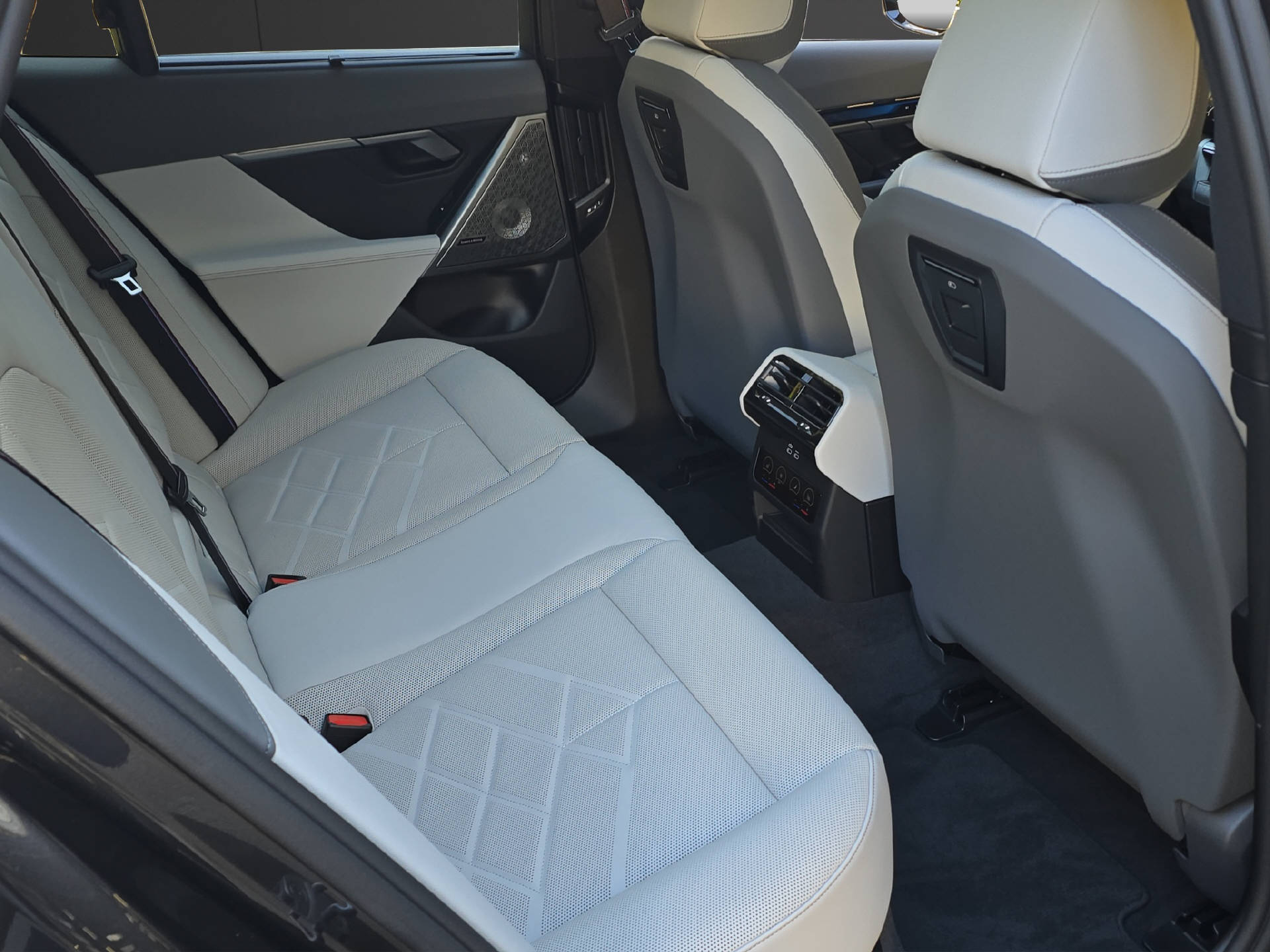 BMW i5 M60 xDrive Touring ** Leasingaktion 2,9% // 2'000 kg Anhängelast **-image-11