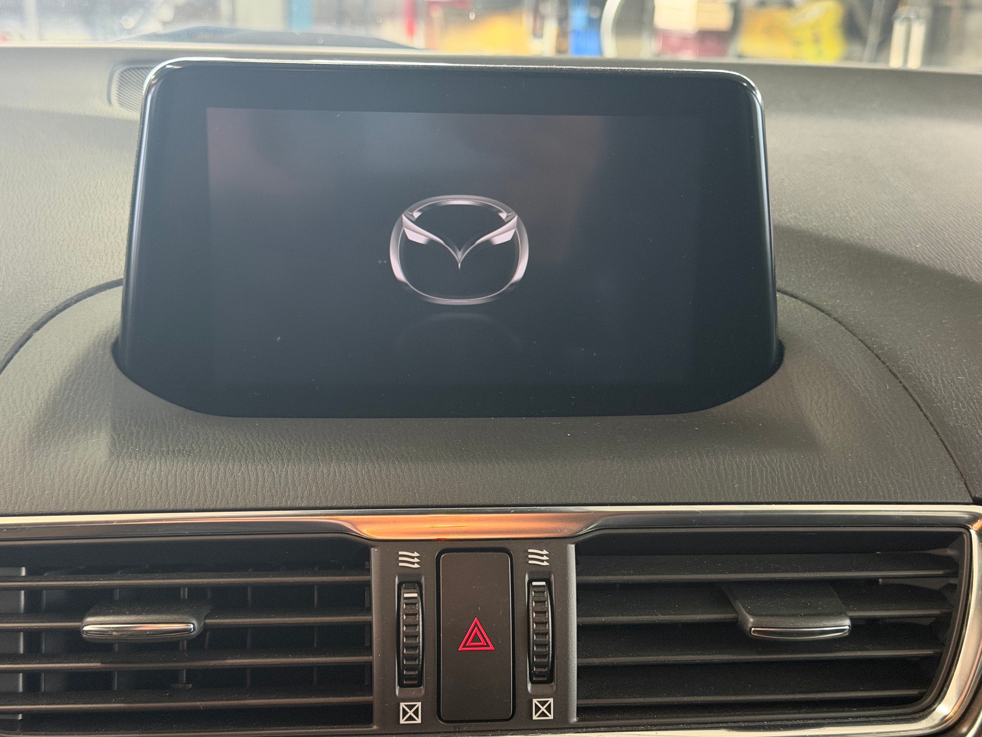 MAZDA 3 SKYACTIV-G 120 Revolution Automat | CH-Auto | Frisch MFK | Leder | Navi | HUD-image-14