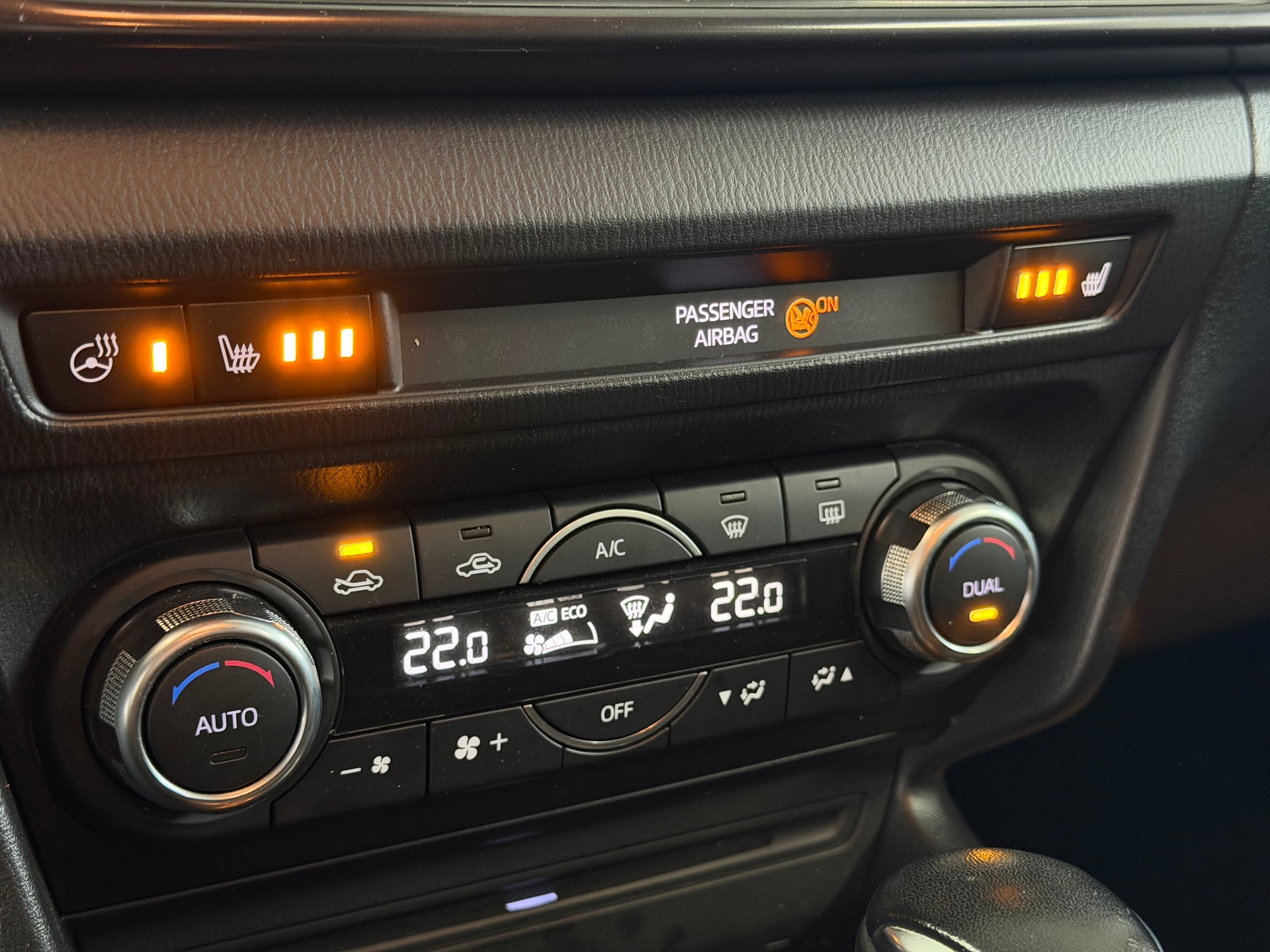 MAZDA 3 SKYACTIV-G 120 Revolution Automat | CH-Auto | Frisch MFK | Leder | Navi | HUD-image-20