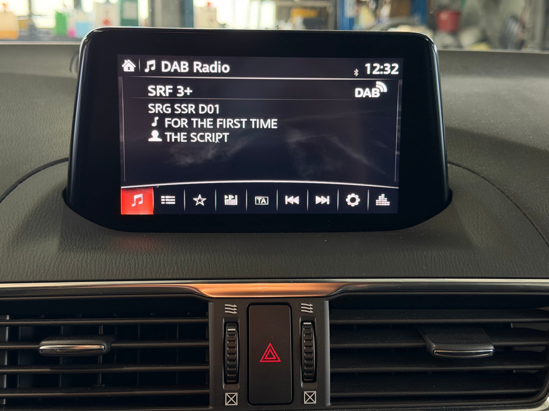 MAZDA 3 SKYACTIV-G 120 Revolution Automat | CH-Auto | Frisch MFK | Leder | Navi | HUD-image-15