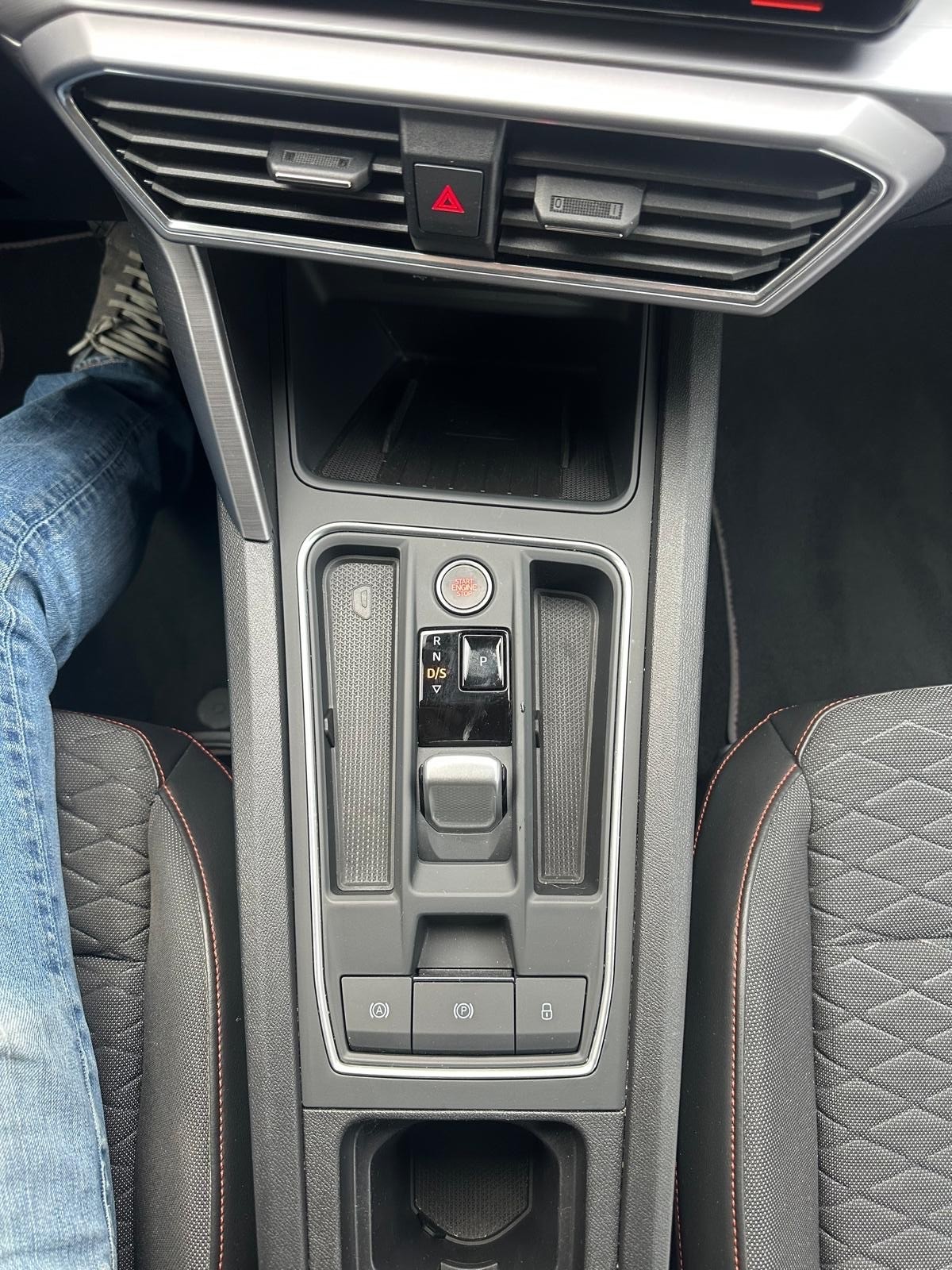 SEAT Leon 1.4 eHybrid pHEV DSG FR-image-11
