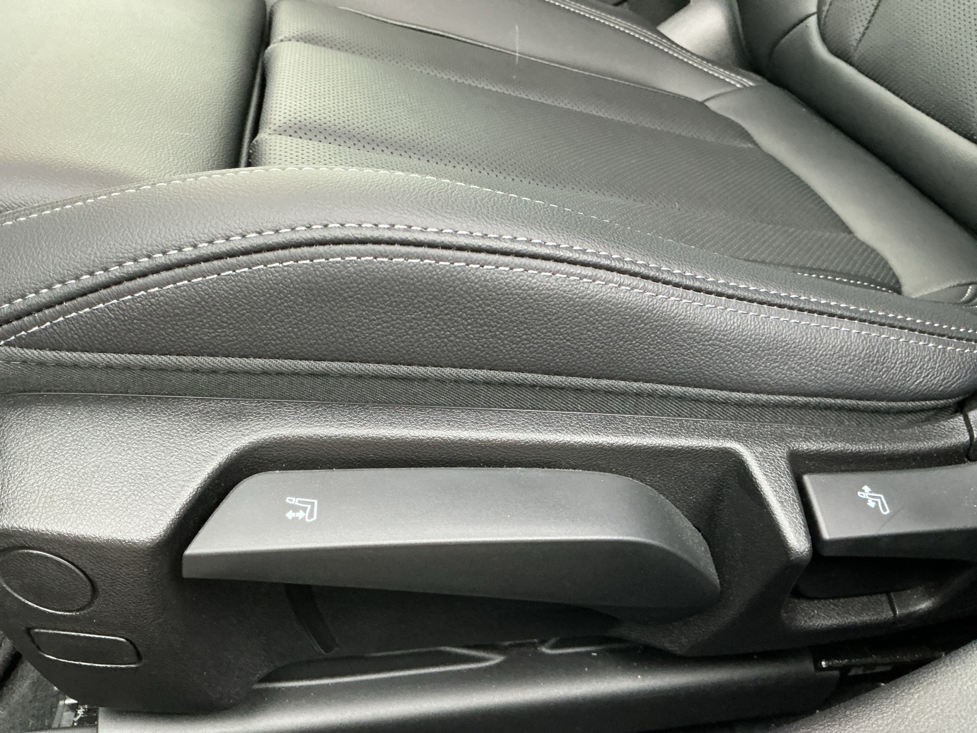 BMW 320i xDrive Steptronic M Sport Shadow Line-image-7