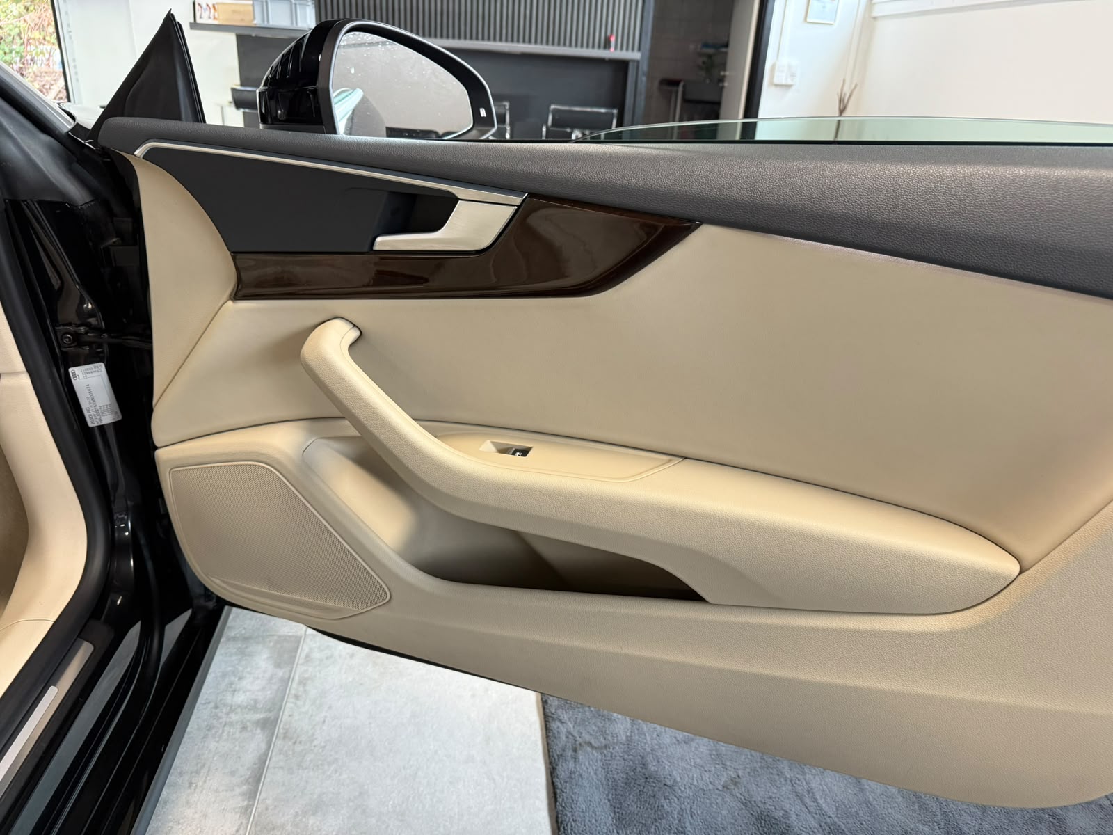 AUDI A5 Cabriolet 3.0 TDI Design S-tronic quattro-image-27
