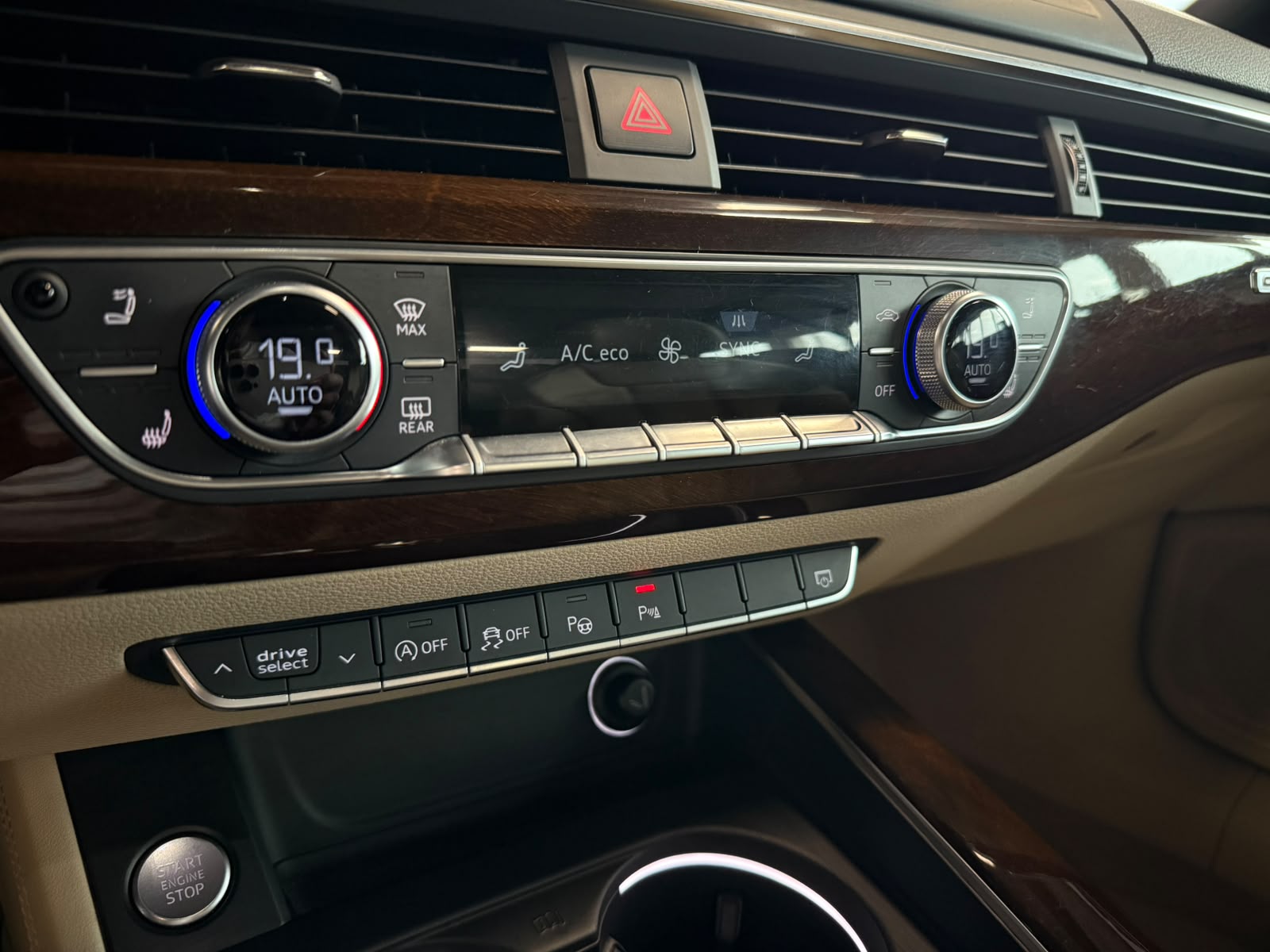 AUDI A5 Cabriolet 3.0 TDI Design S-tronic quattro-image-22