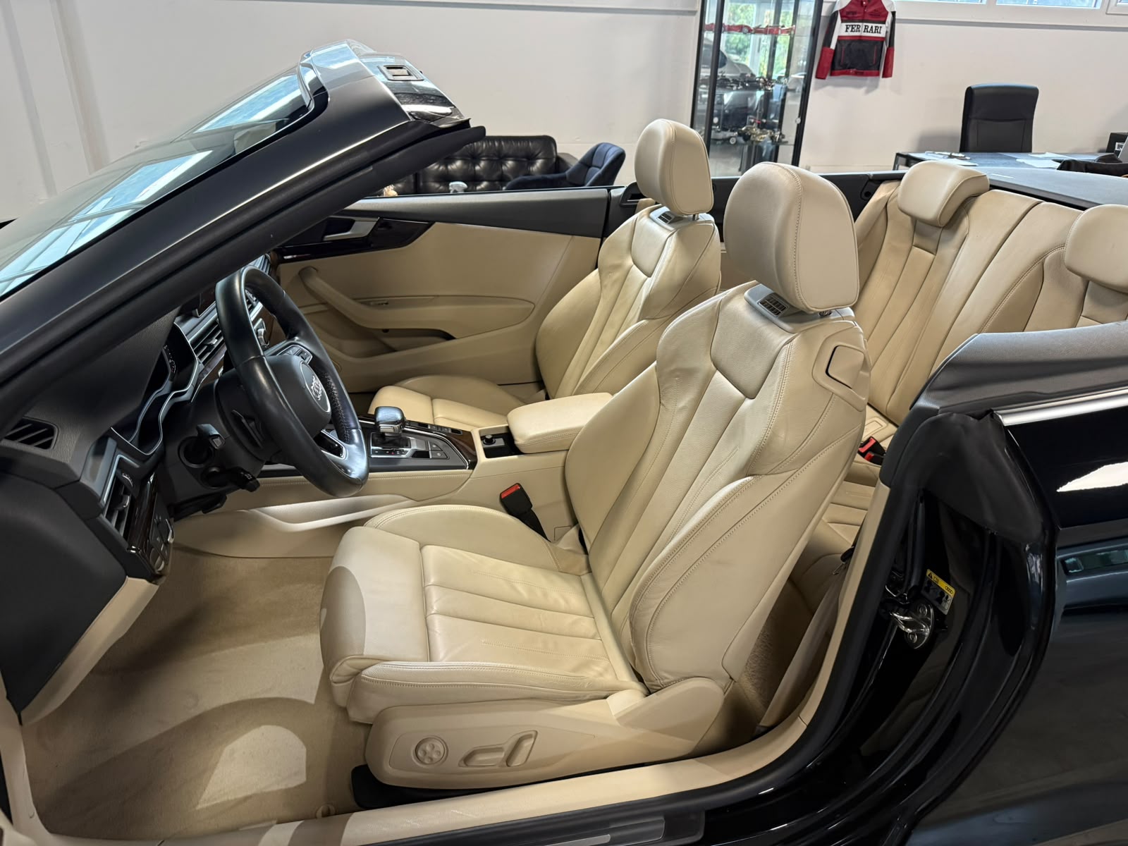 AUDI A5 Cabriolet 3.0 TDI Design S-tronic quattro-image-18