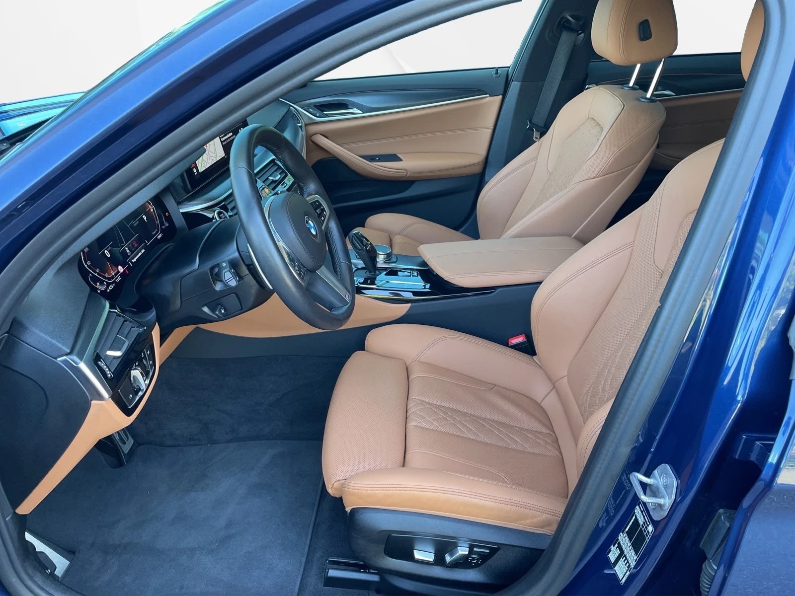 BMW 520i 48V M Sport Steptronic-image-4