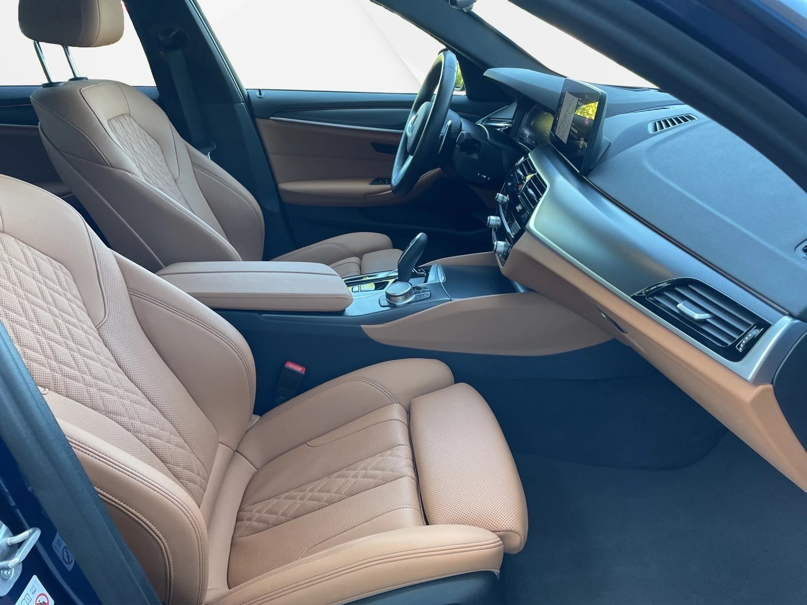 BMW 520i 48V M Sport Steptronic-image-7
