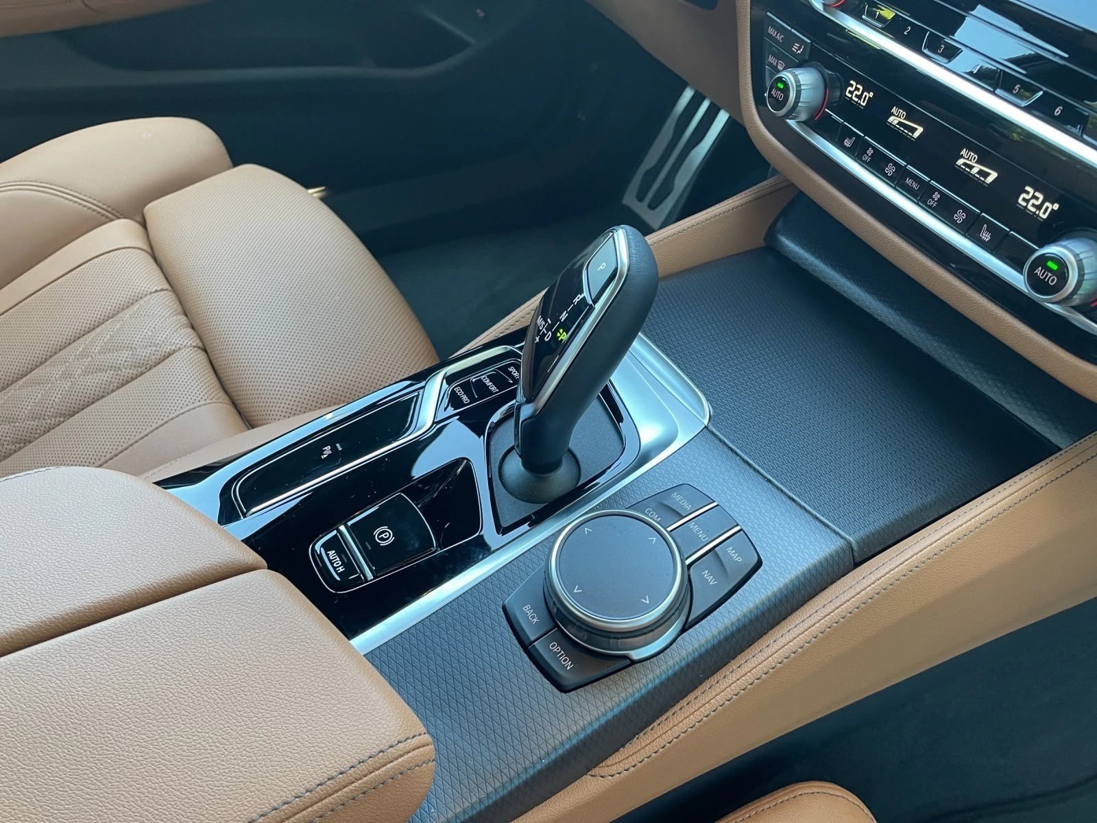 BMW 520i 48V M Sport Steptronic-image-8