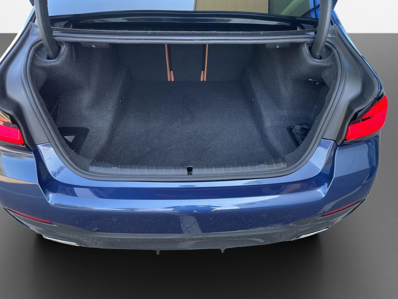 BMW 520i 48V M Sport Steptronic-image-10