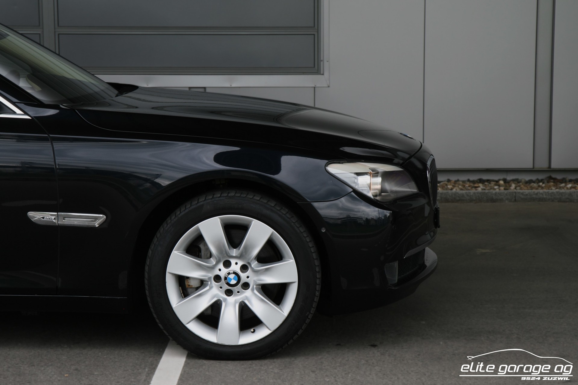 BMW 750i xDrive-image-9