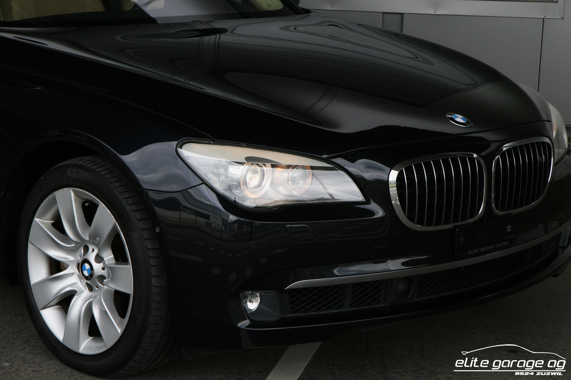 BMW 750i xDrive-image-8