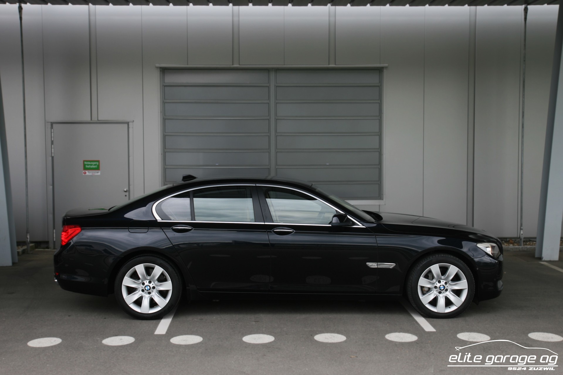 BMW 750i xDrive-image-5