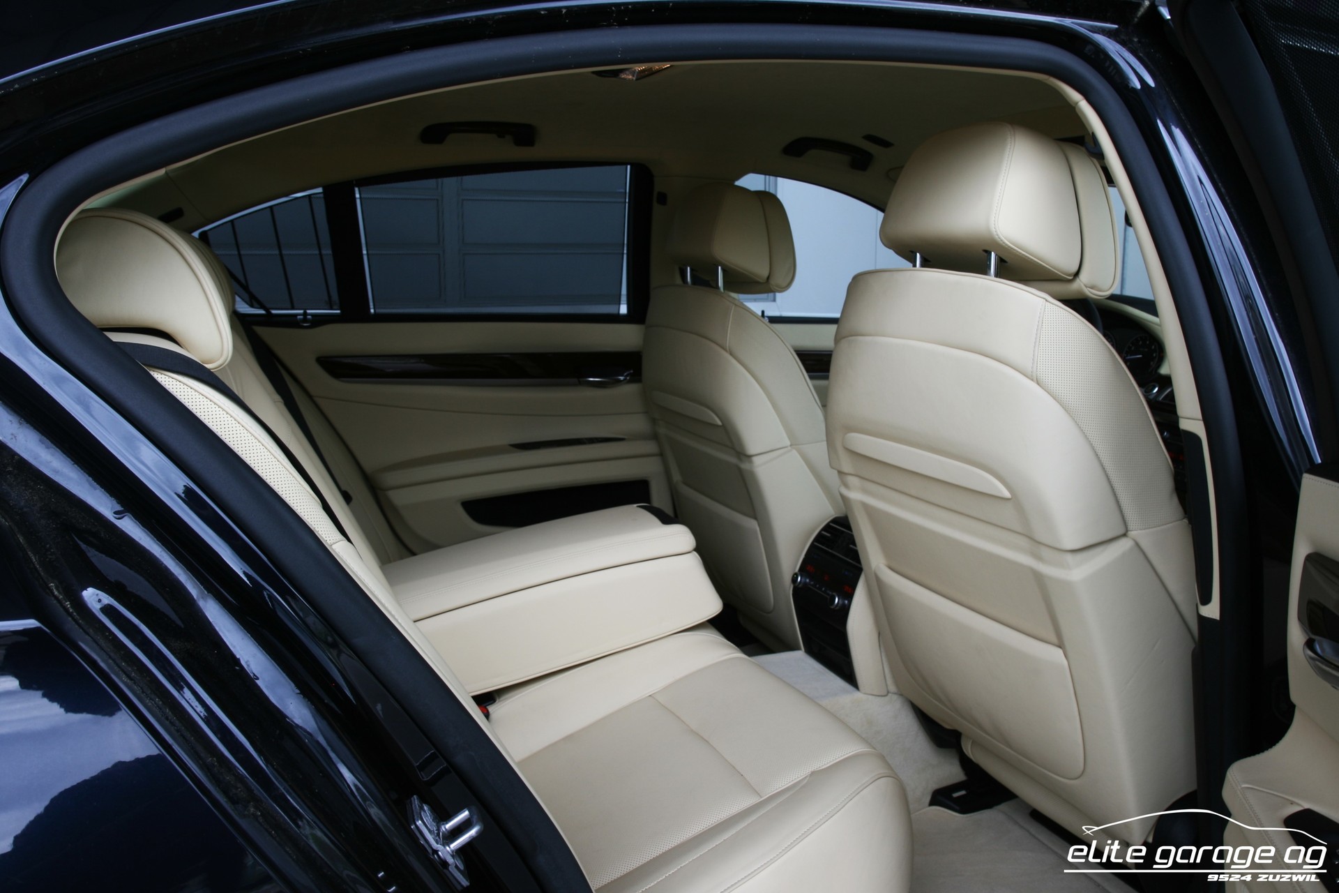 BMW 750i xDrive-image-14