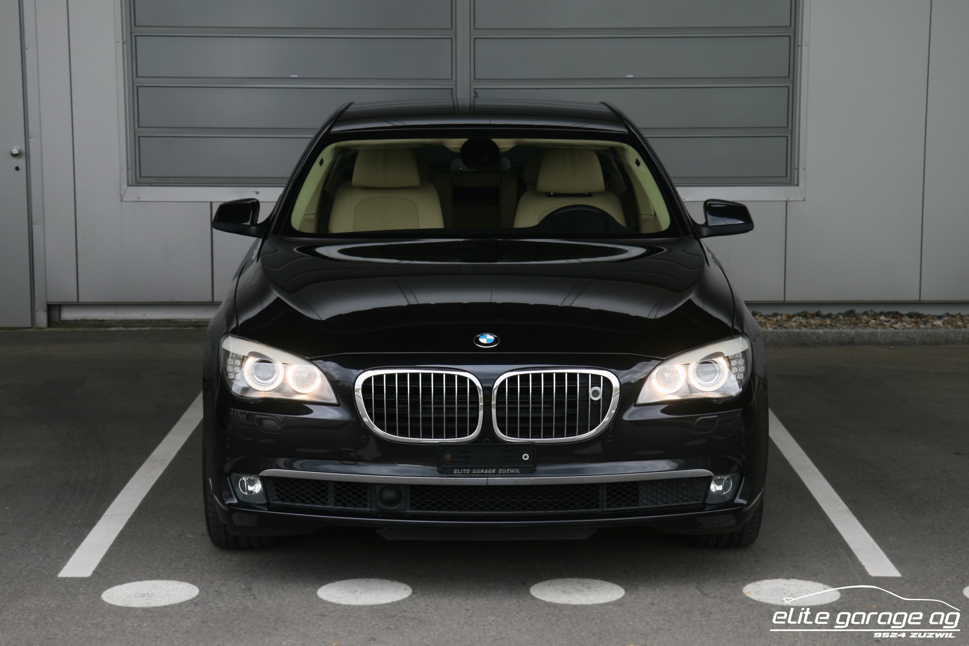 BMW 750i xDrive-image-7
