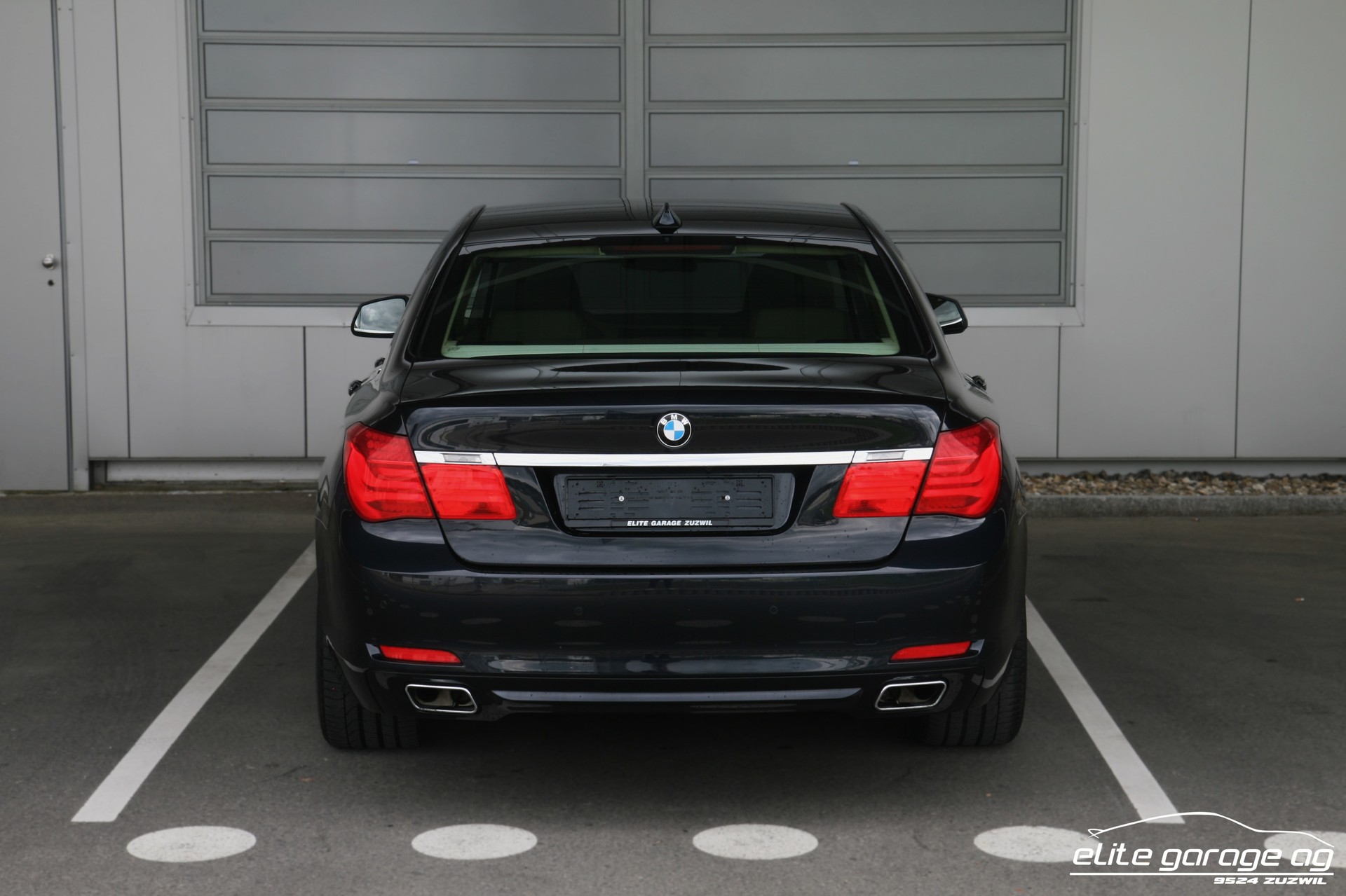 BMW 750i xDrive-image-3