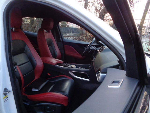 JAGUAR F-Pace 3.0 V6 First Edition AWD Automatik-image-3
