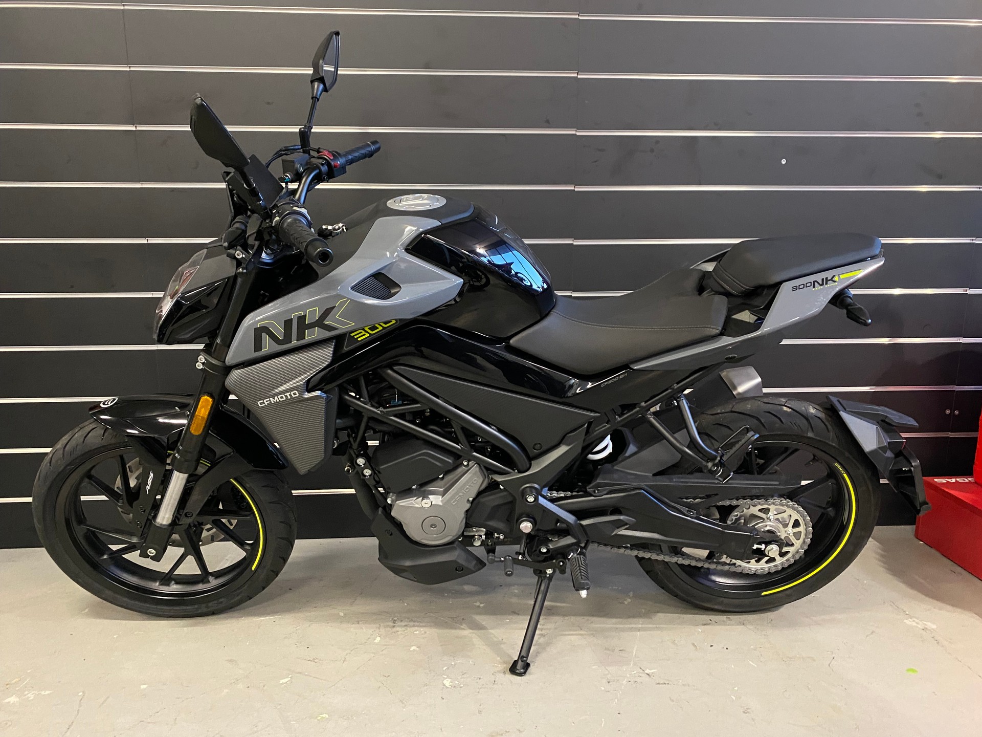 CF MOTO 300 NK-showroom-element-3