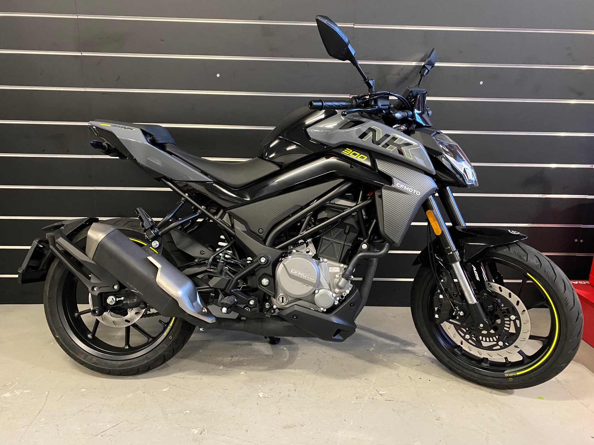 CF MOTO 300 NK