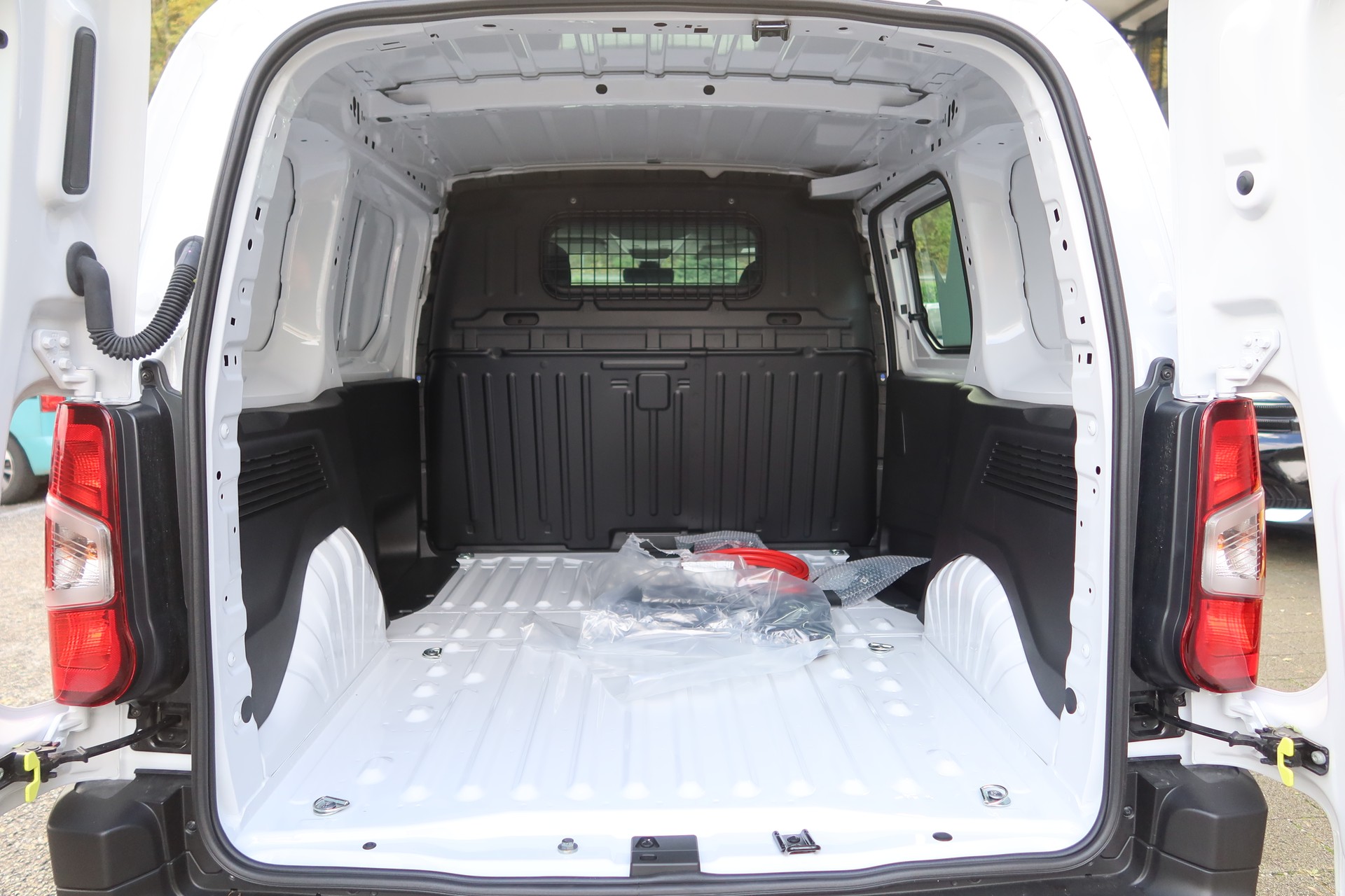 CITROEN e-Berlingo Sw. TReK Dang.-image-4