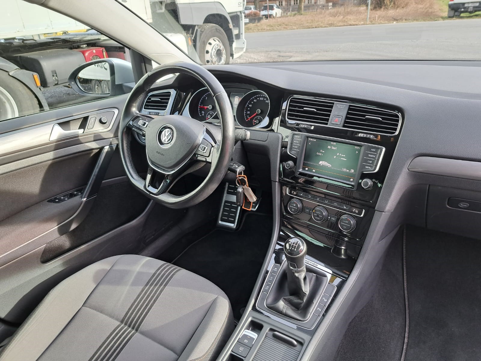 VW Golf Variant 2.0 TDI Allstar 4Motion-image-7