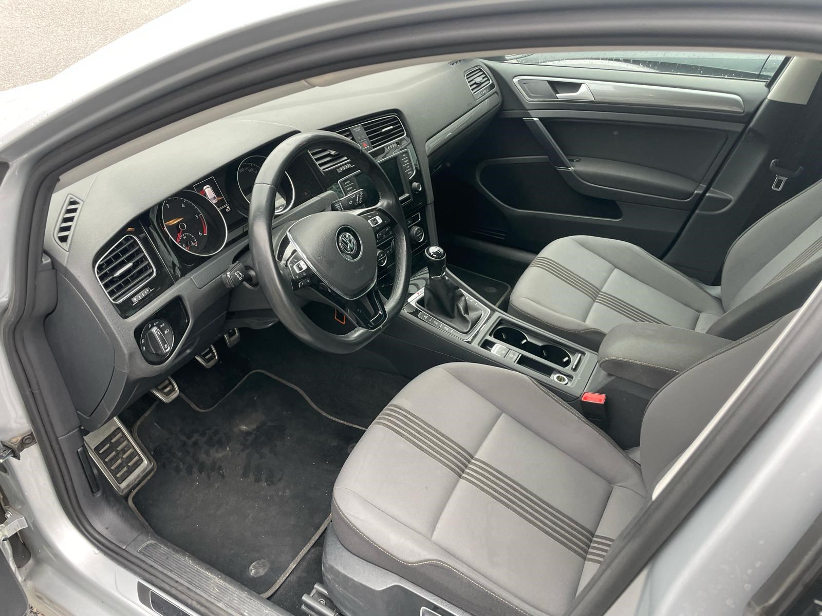 VW Golf Variant 2.0 TDI Allstar 4Motion-image-10