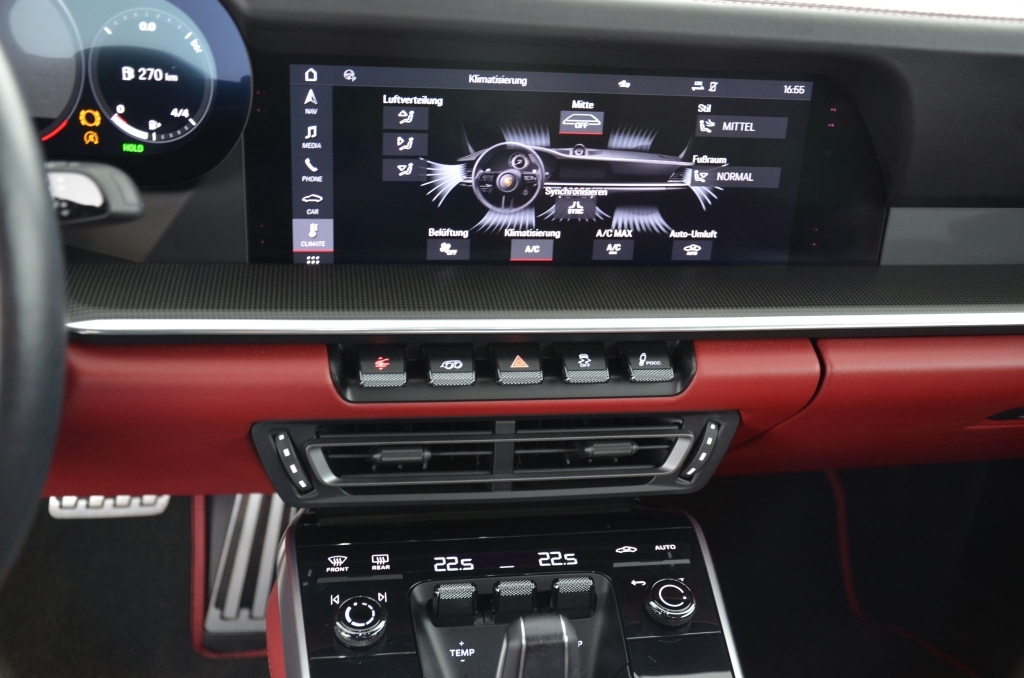 PORSCHE 911 Turbo S Cabriolet PDK *Sport Design*-image-22