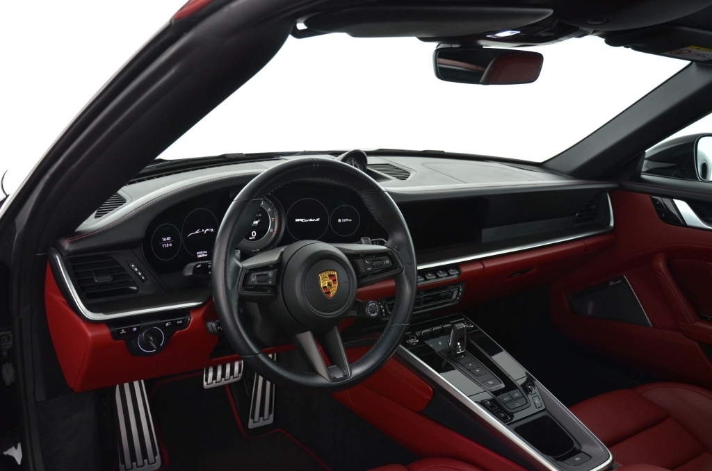 PORSCHE 911 Turbo S Cabriolet PDK *Sport Design*-image-10