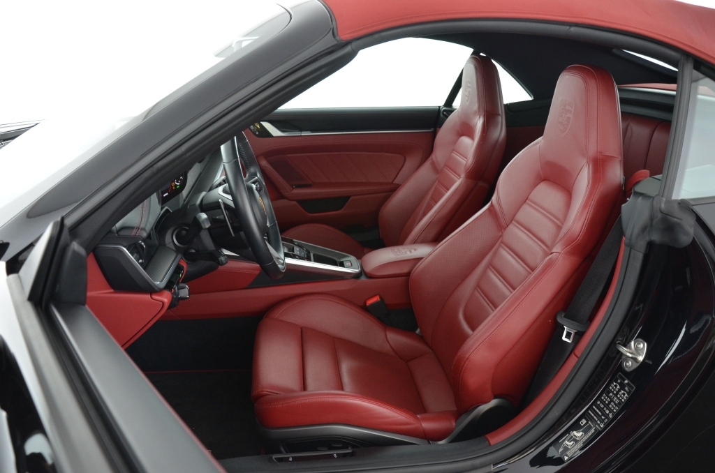 PORSCHE 911 Turbo S Cabriolet PDK *Sport Design*-image-12