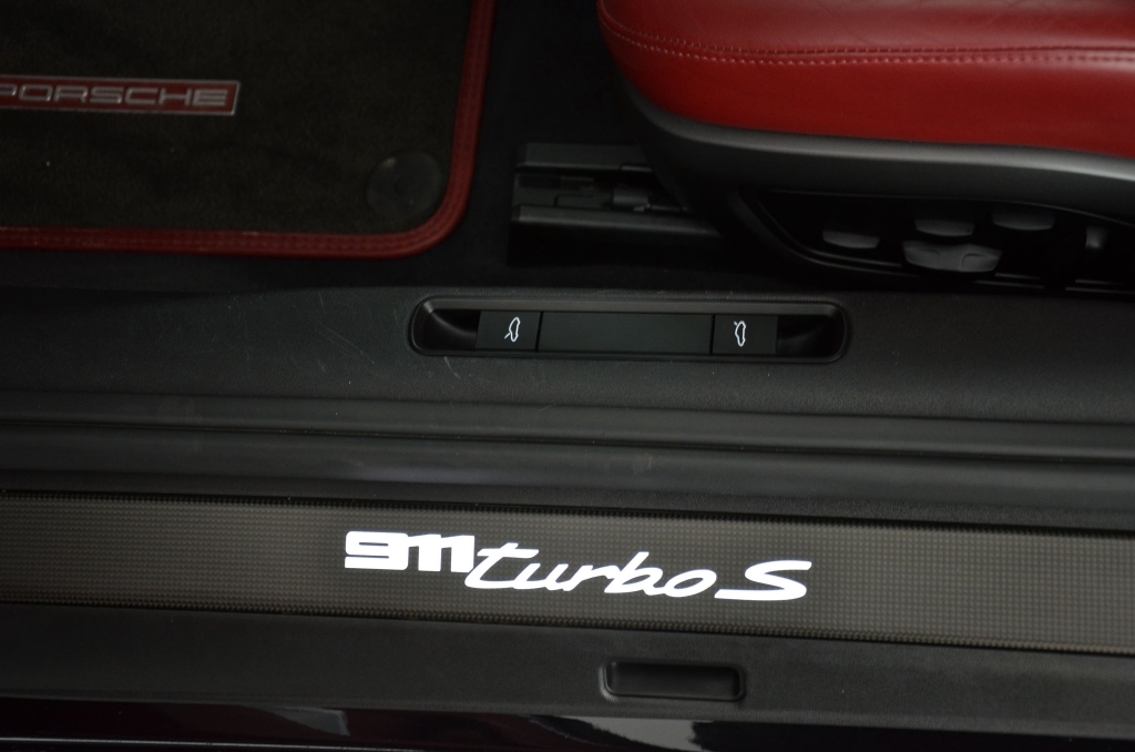 PORSCHE 911 Turbo S Cabriolet PDK *Sport Design*-image-26