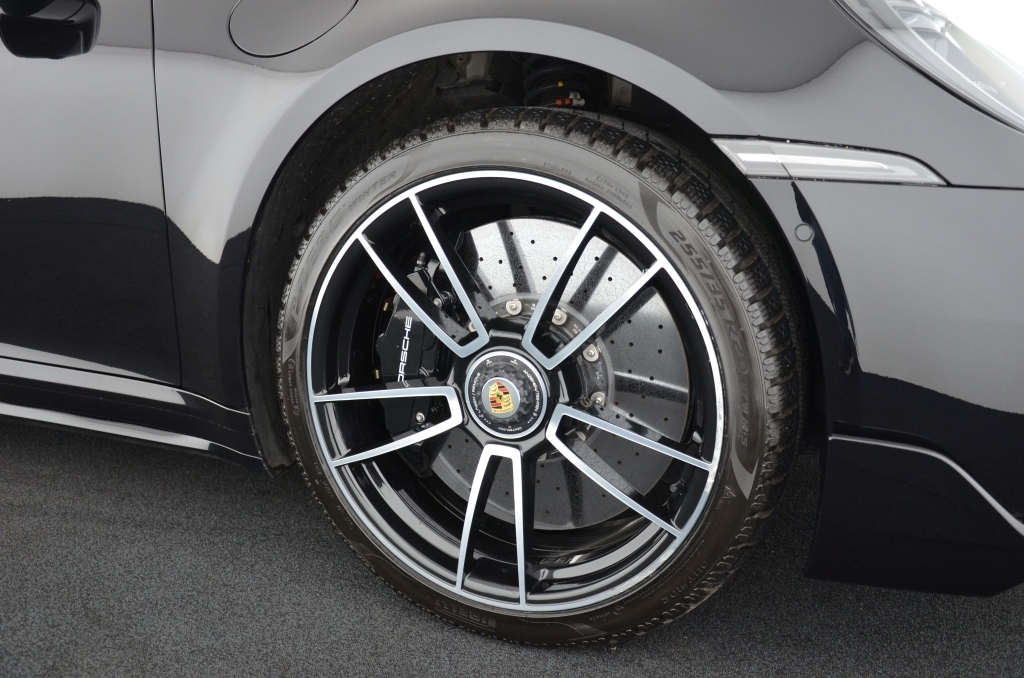 PORSCHE 911 Turbo S Cabriolet PDK *Sport Design*-image-9