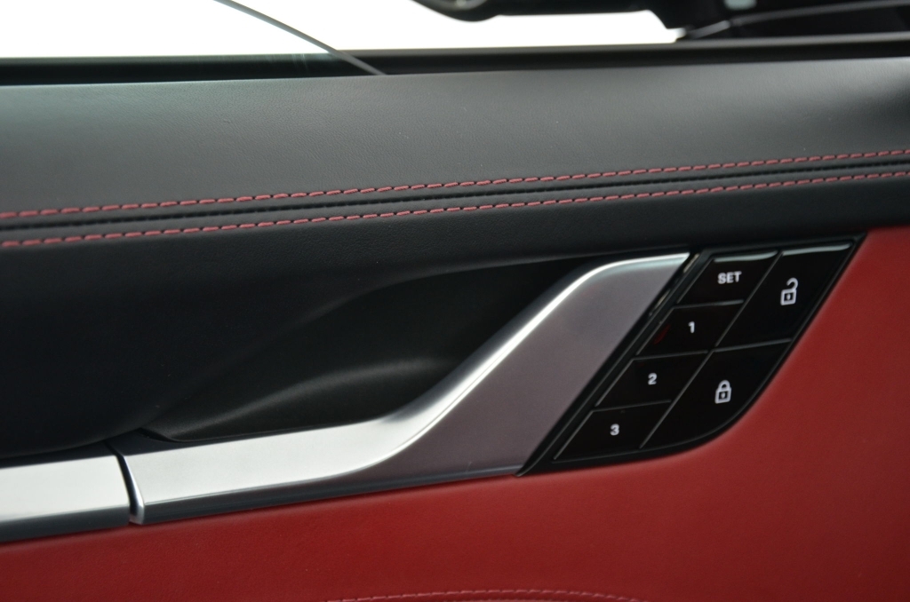 PORSCHE 911 Turbo S Cabriolet PDK *Sport Design*-image-25