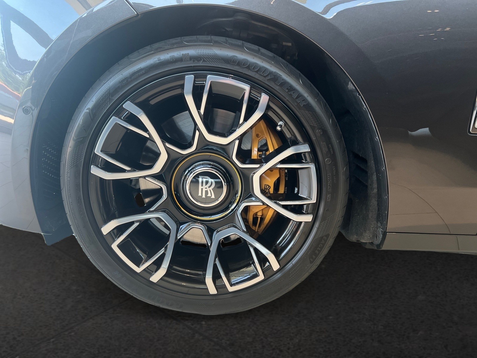 ROLLS-ROYCE Ghost 6.75 V12 Black Badge-image-8