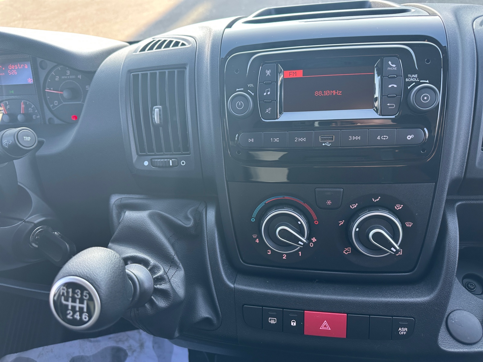CITROEN Jumper 33 2.2 BlueHDi 140 L3H2-image-8