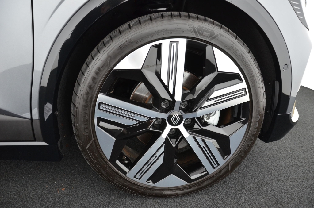 RENAULT Megane E-Tech EV60 *ICONIC*-image-9