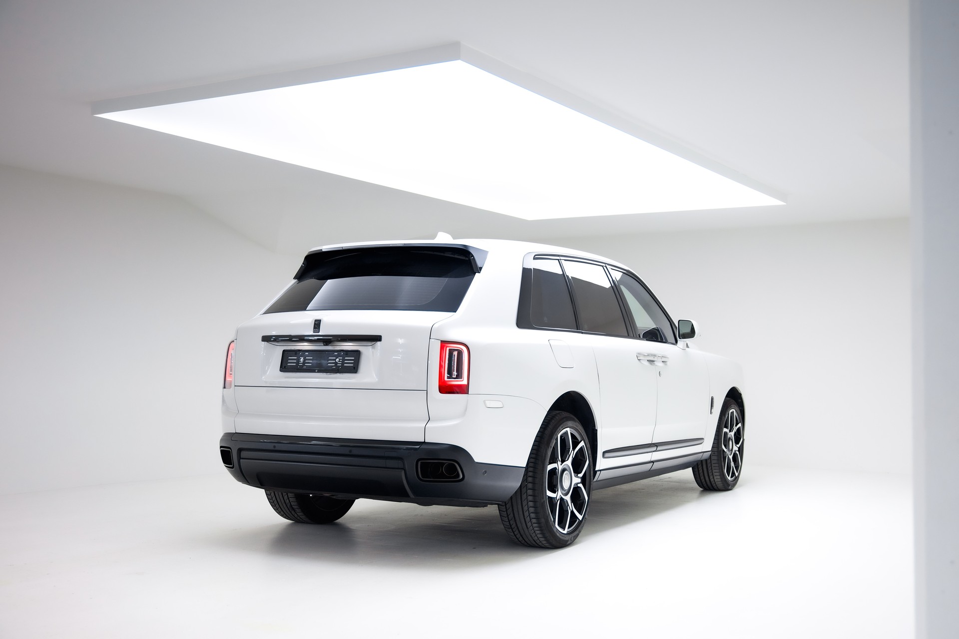 ROLLS-ROYCE Cullinan 6.7 V12-image-1