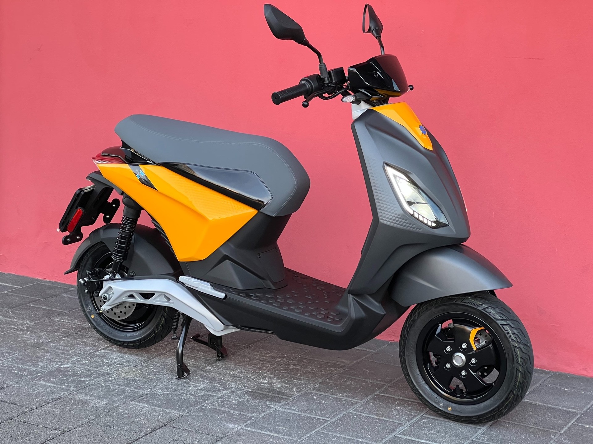 PIAGGIO Piaggio 1 Active 60km/h-showroom-element-1