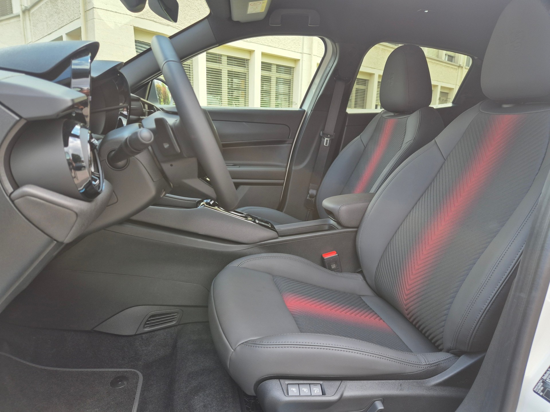 ALFA ROMEO Junior 1.2 48V Hybrid Q4-image-9