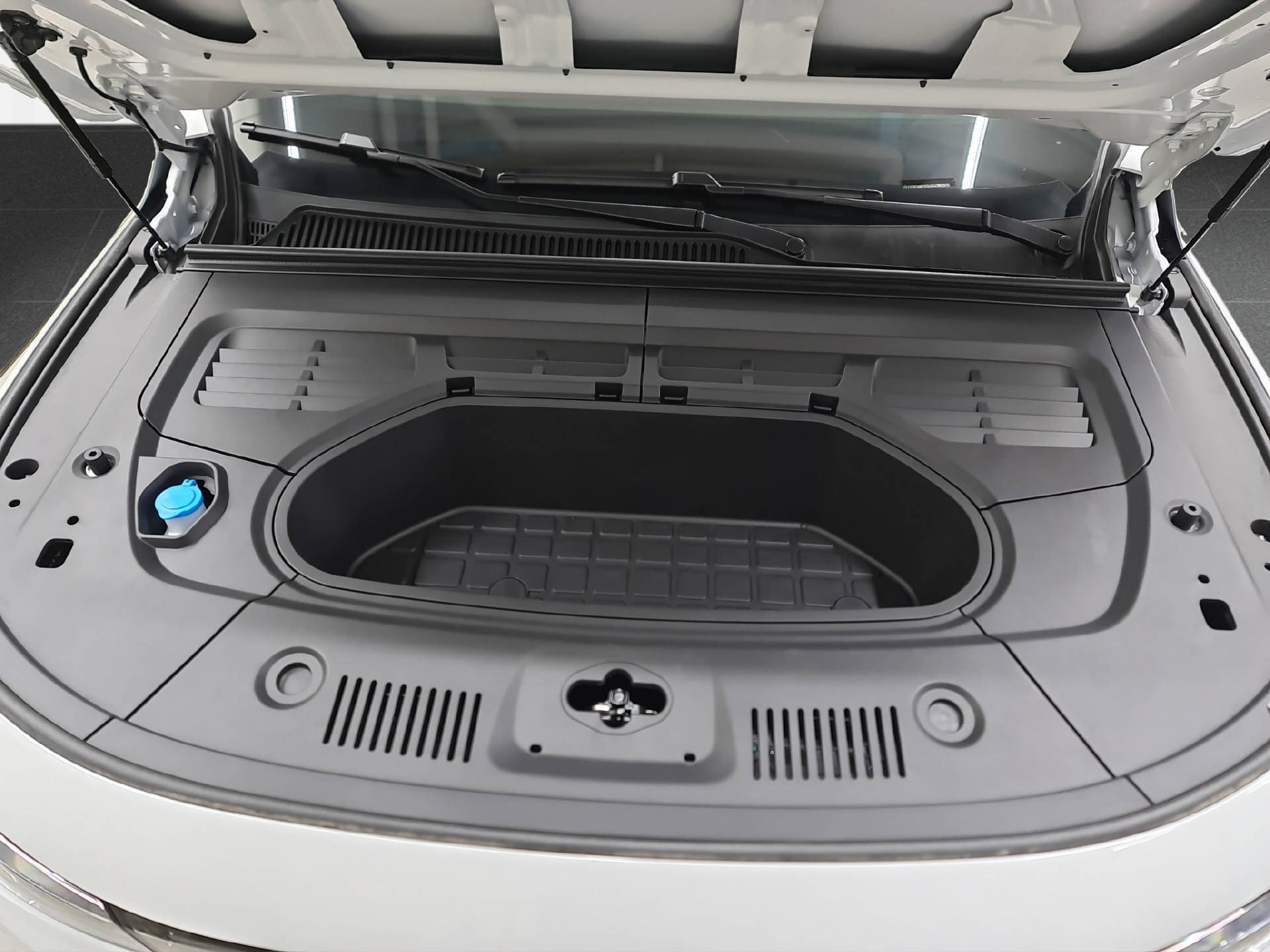 LEAPMOTOR C10 EV AWD 598 PS-image-13