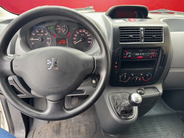 PEUGEOT Expert 2.0 HDi 229 L2H1-image-9