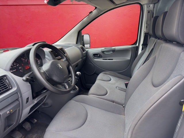 PEUGEOT Expert 2.0 HDi 229 L2H1-image-15