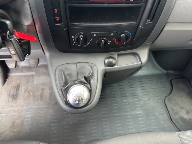 PEUGEOT Expert 2.0 HDi 229 L2H1-image-14
