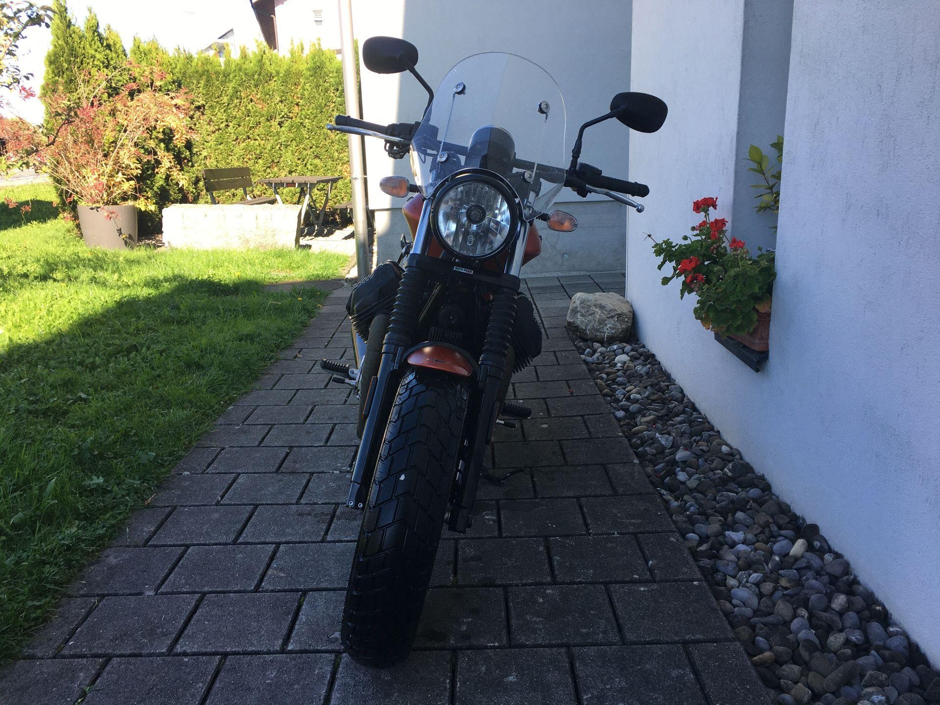 MOTO GUZZI V9 Bobber Sport-showroom-element-2