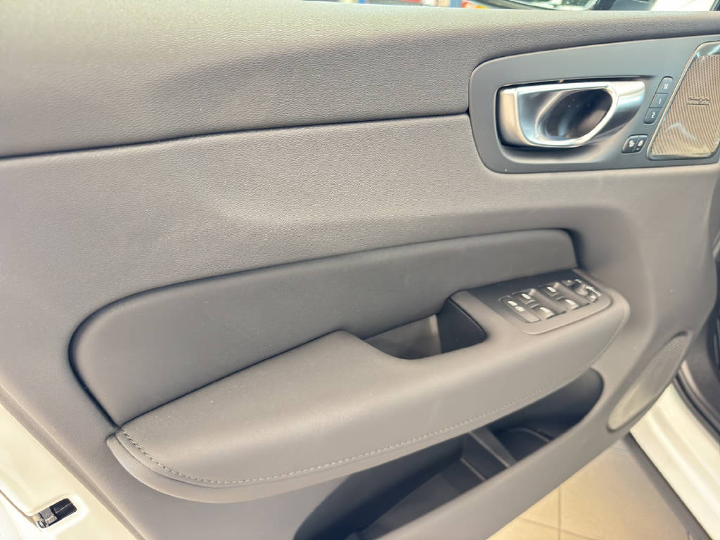 VOLVO XC60 2.0 T8 TE Ultra Dark eAWD-image-13