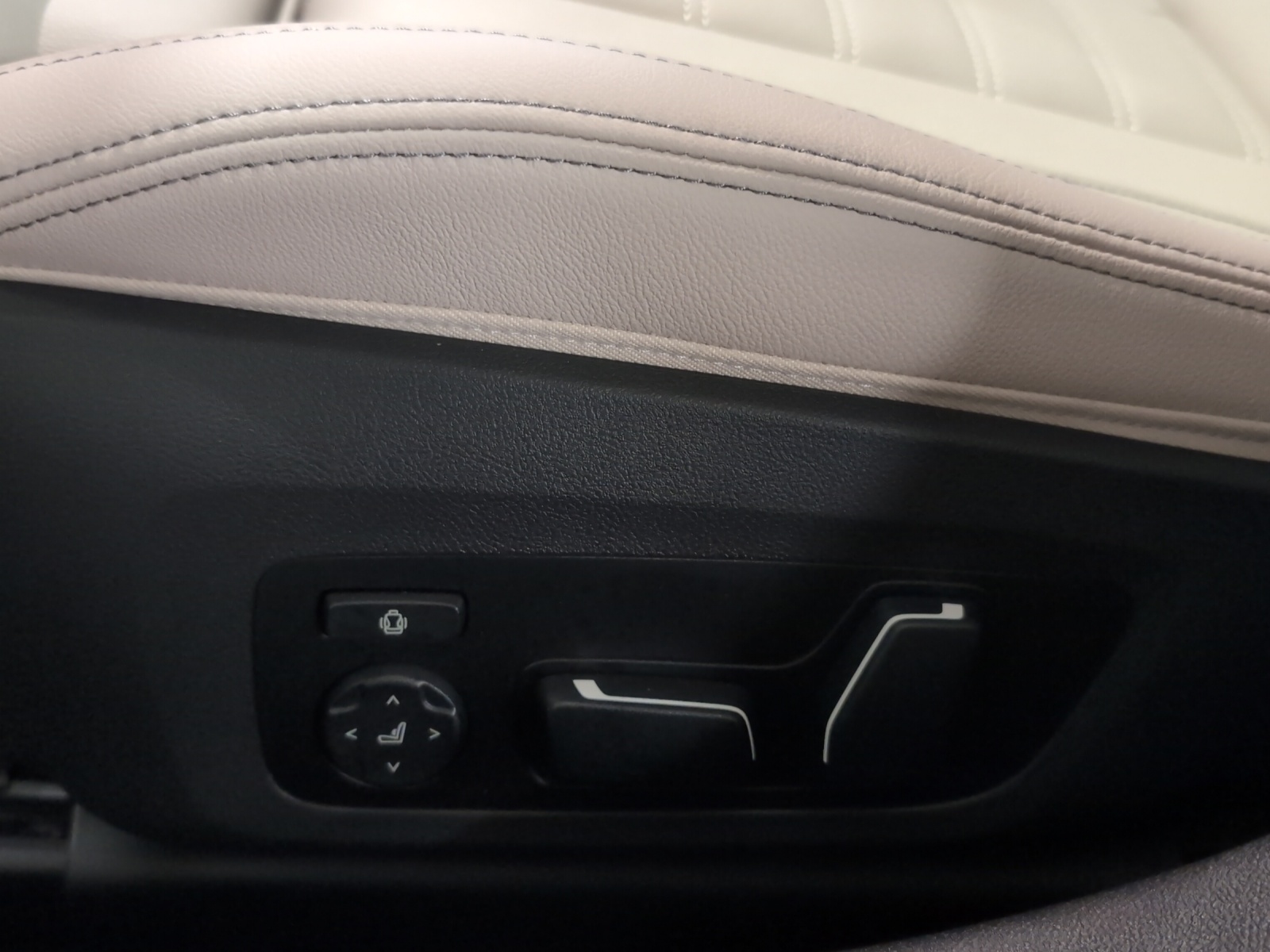 BMW i4 xDrive 40 M Sport Pro-image-19